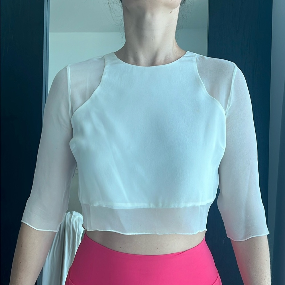 Elizabeth and James size small off white cropped silk blouse